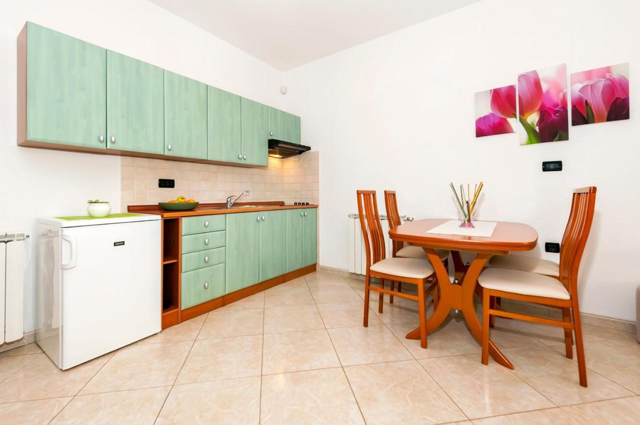 Lea Apartment *